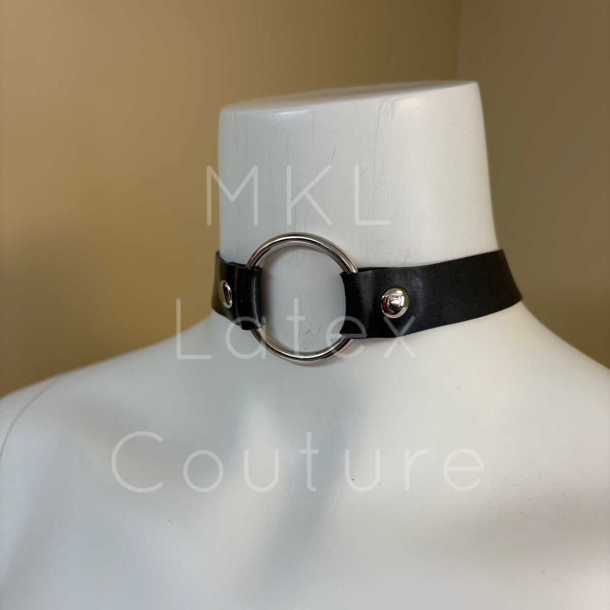 Latex metal ring choker with studs, buckle and eyelets