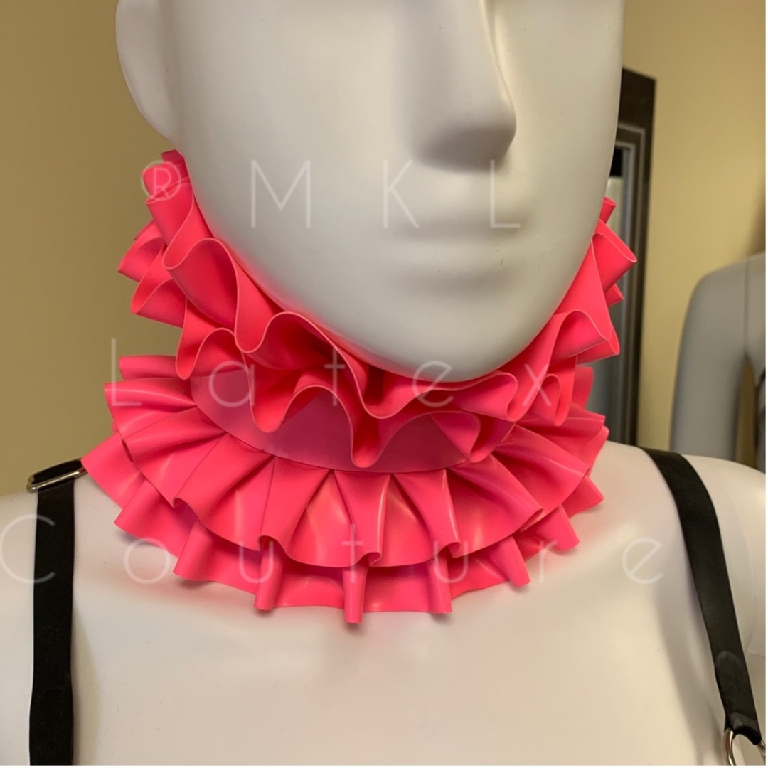 Frills Latex Collar