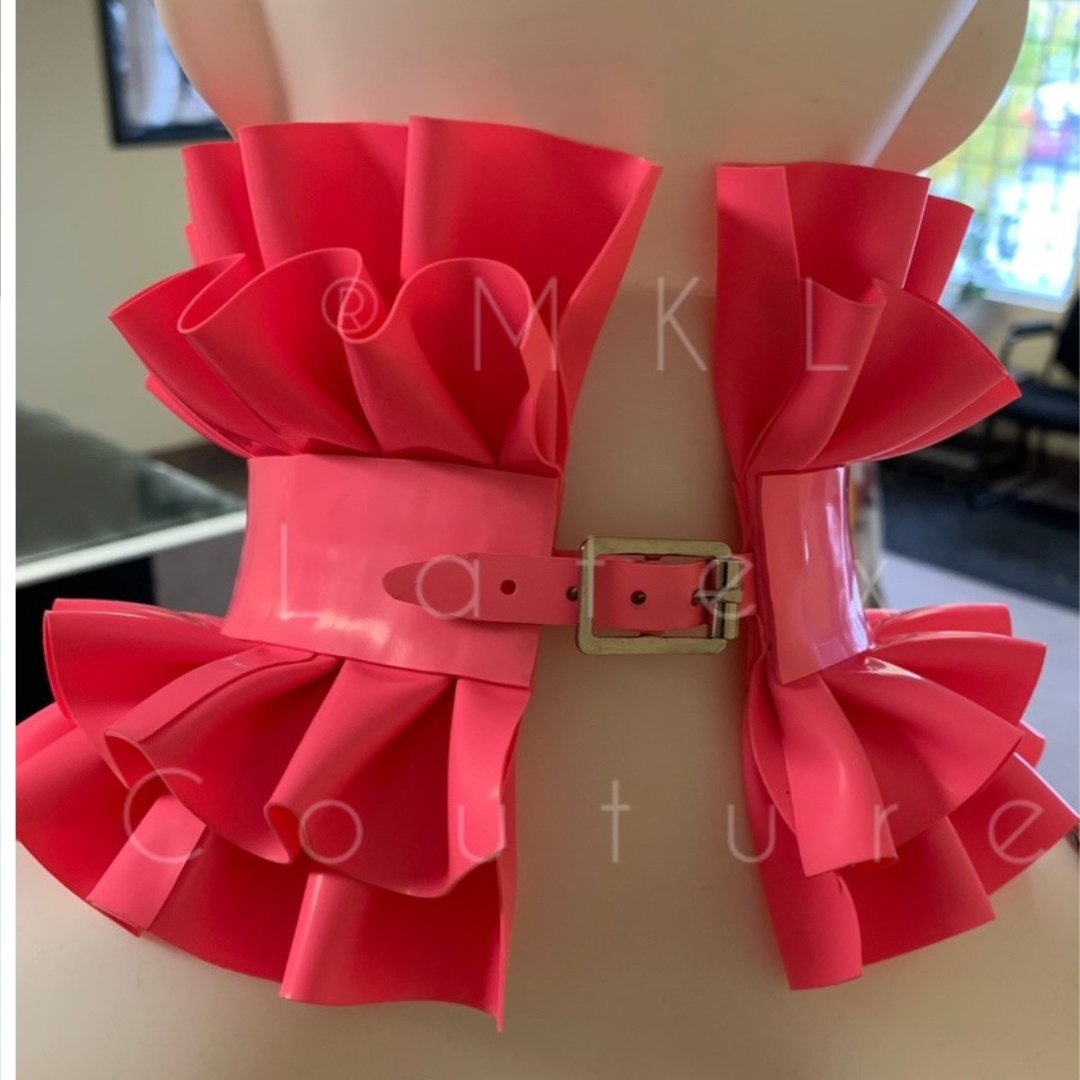 Frills Latex Collar