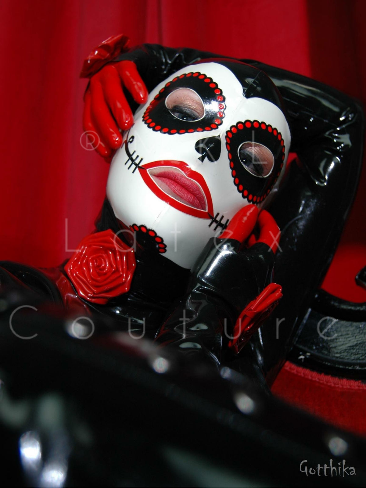 La Muerta latex Hood