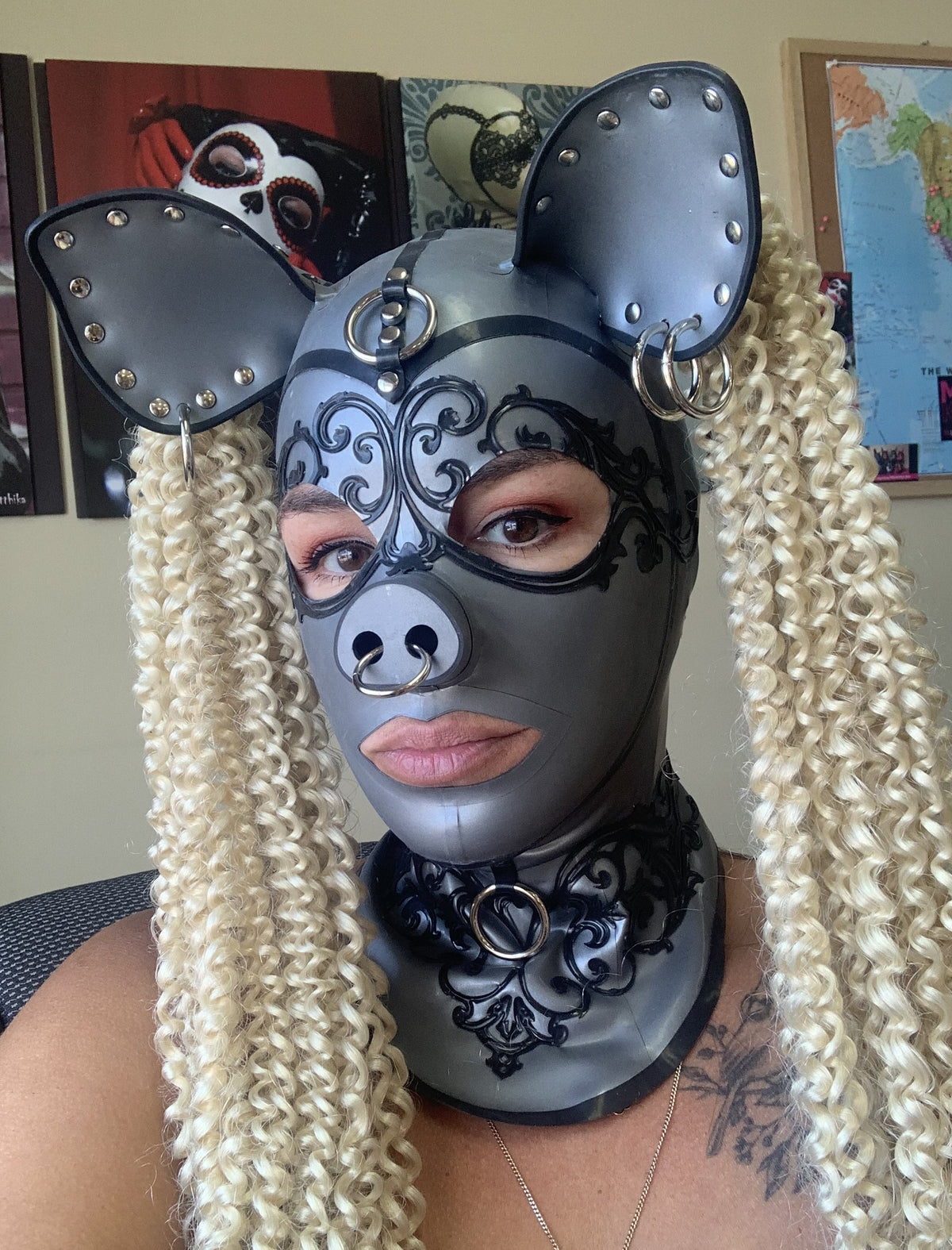 Piggy Dutchess Latex Hood