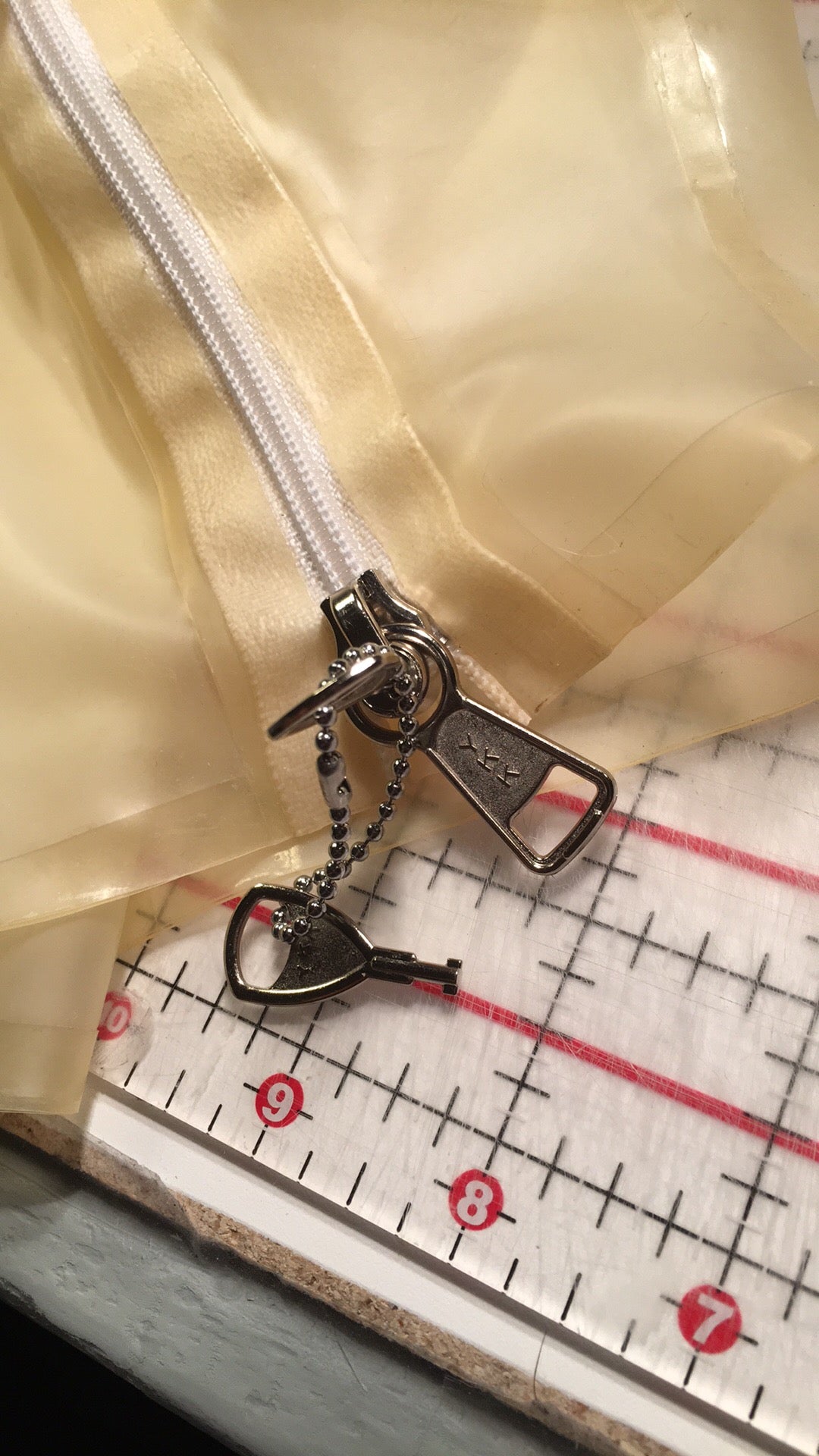 latex hood locking zipper