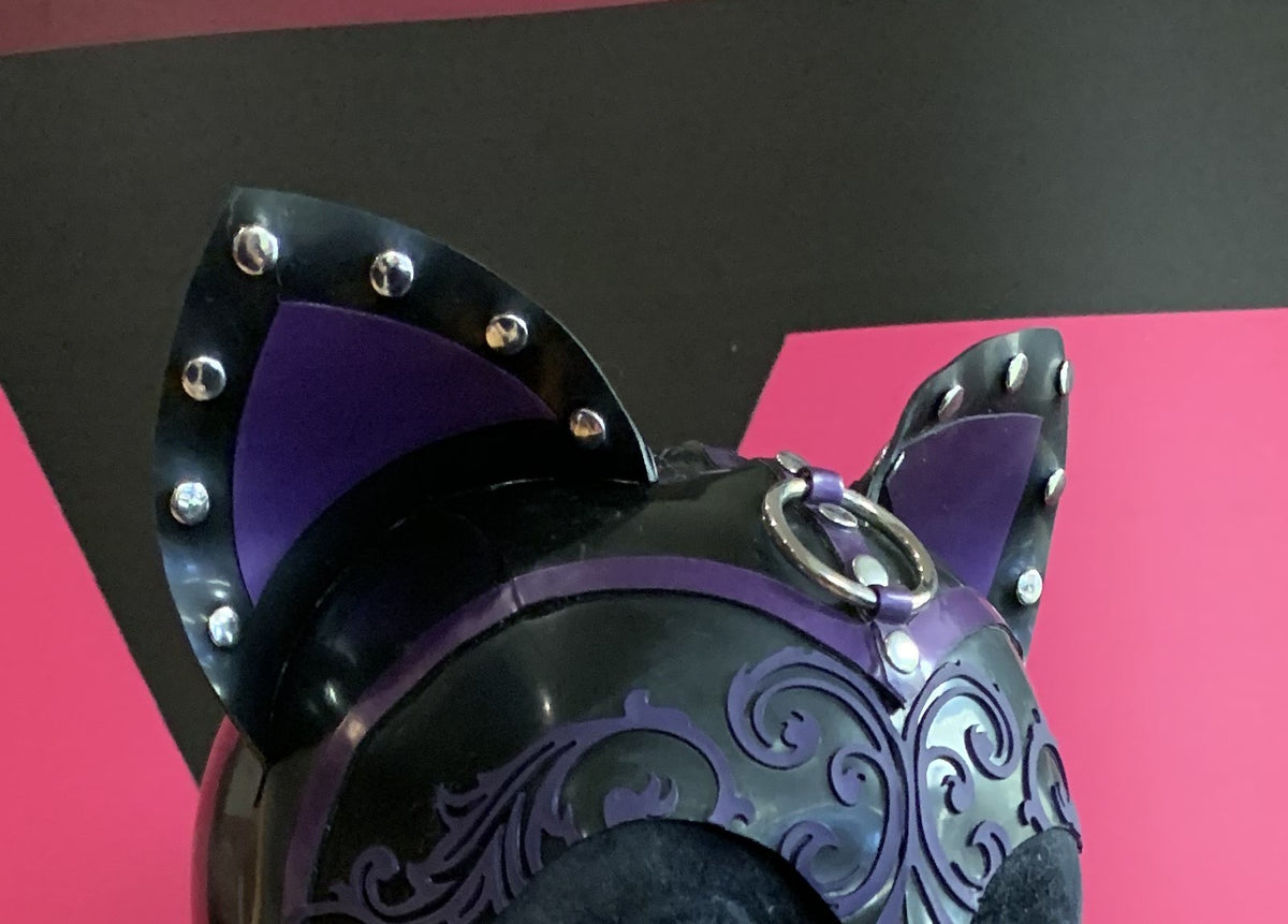 Latex hood kitty silver hardware