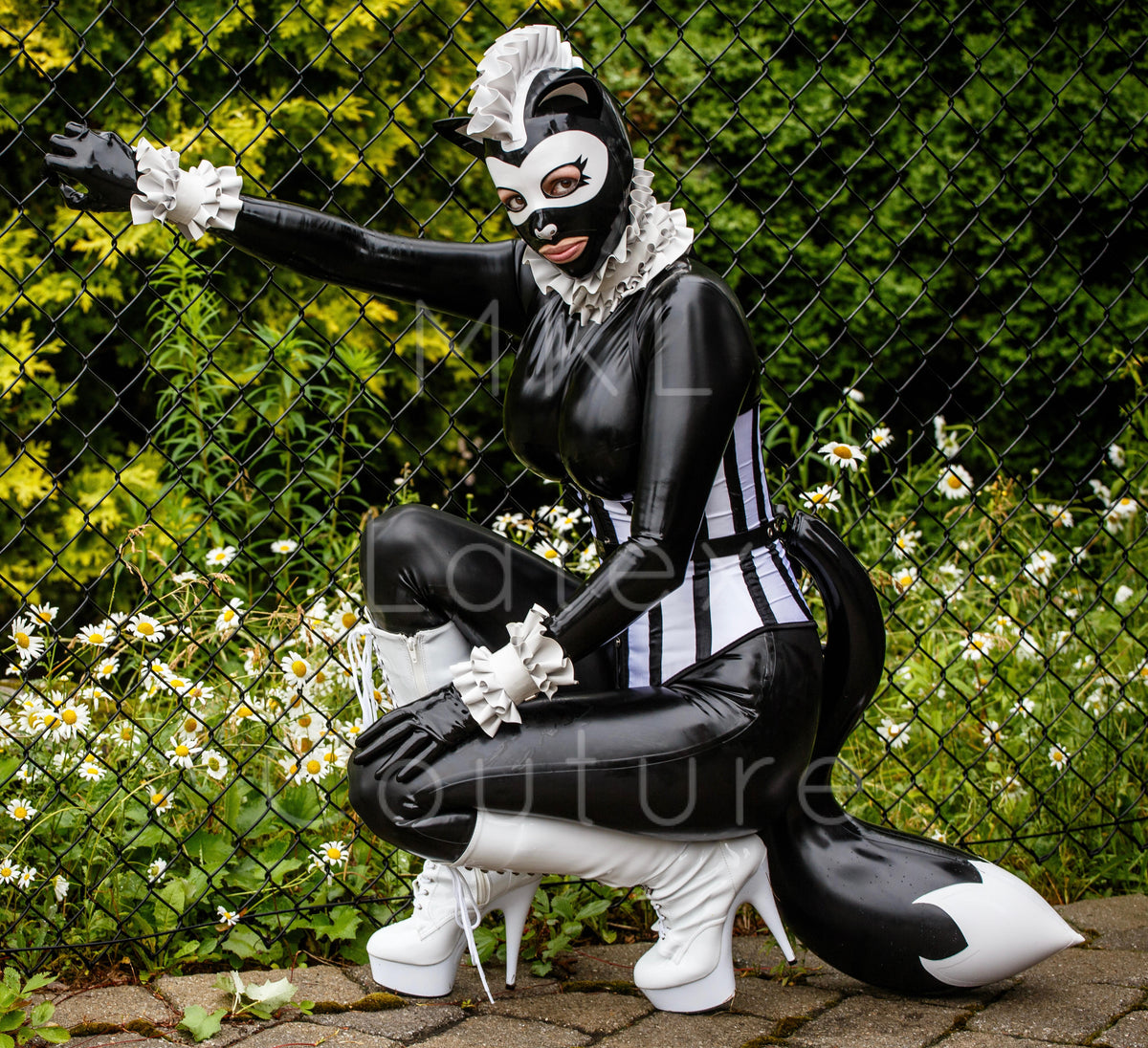 Skunk Latex Hood